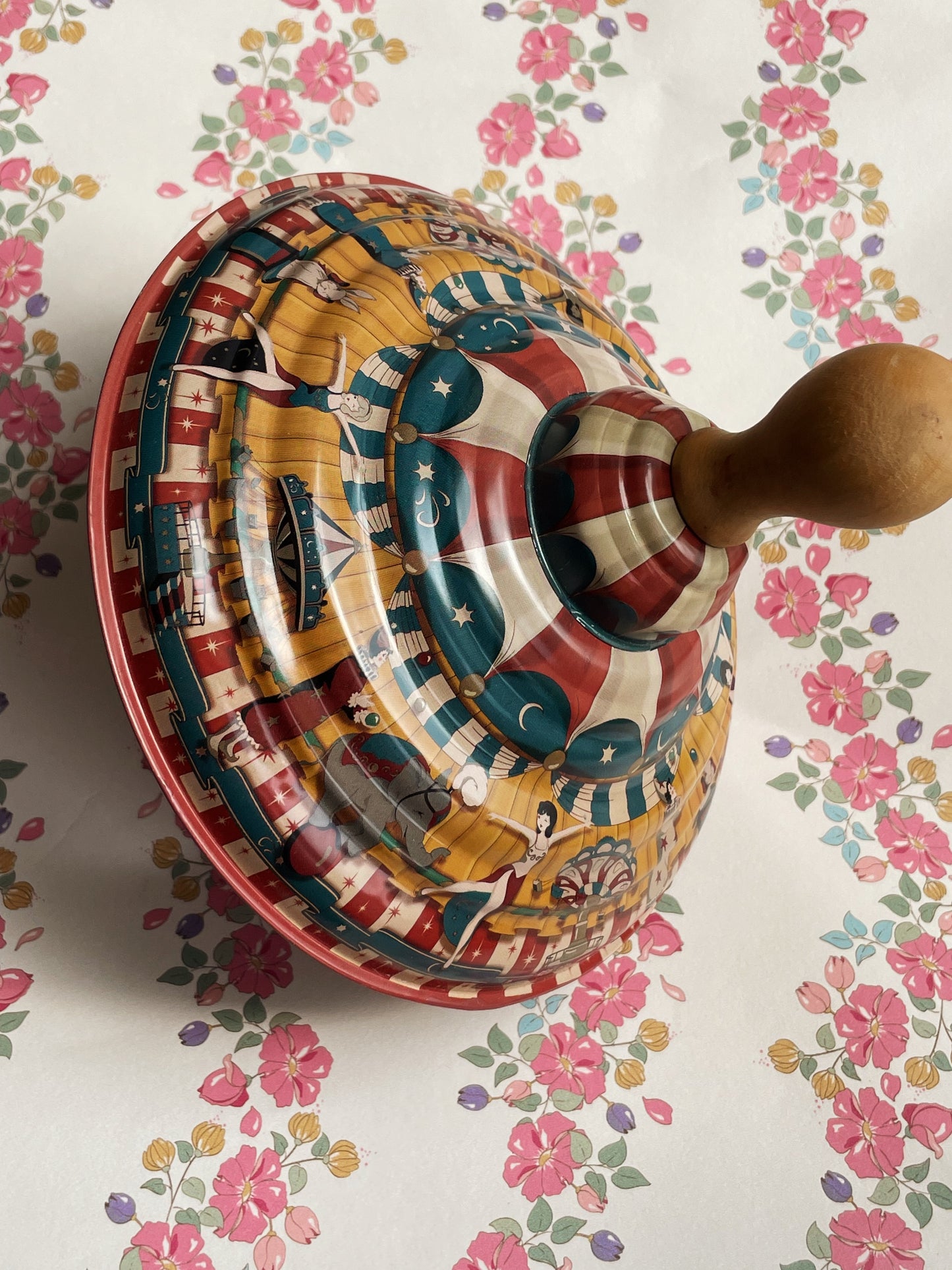 Tip Spinning Top